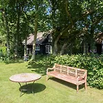 Unique Atelier In Nyaraló Bergen